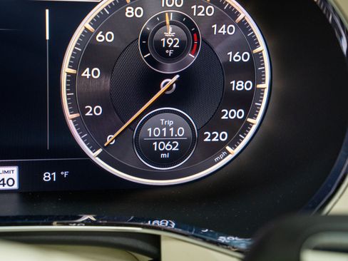 Used 2024 Bentley Flying Spur V8 AWD/4WD image 21