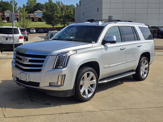 Used 2020 Cadillac Escalade Luxury RWD image 2