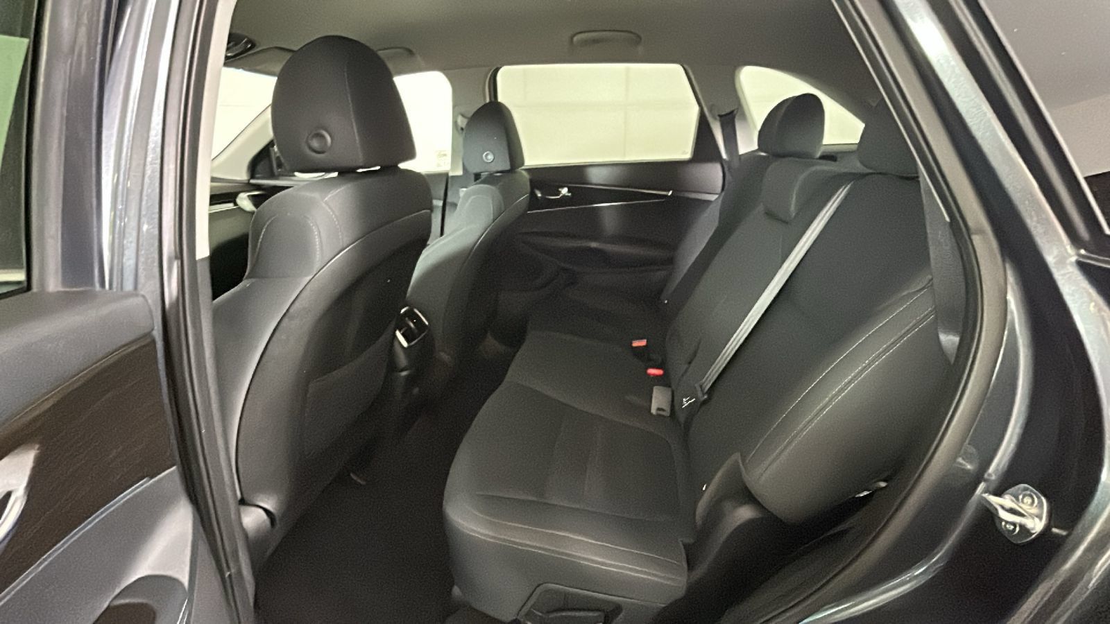 Used 2020 Kia Sorento AWD V6 image 31