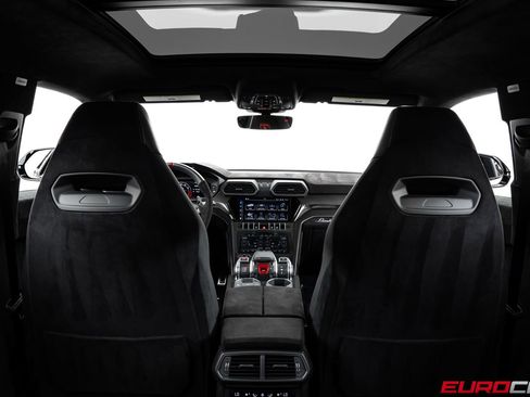 Used 2024 Lamborghini Urus Performante AWD/4WD image 31