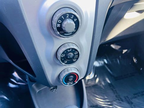 Used 2008 Toyota Yaris 2-Door Hatchback image 27