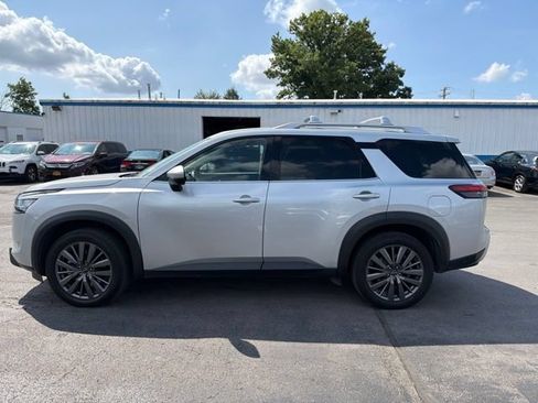 Used 2023 Nissan Pathfinder SL w/ SL Premium Package AWD/4WD image 4