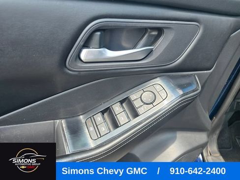 Used 2025 Nissan Rogue SV FWD image 13