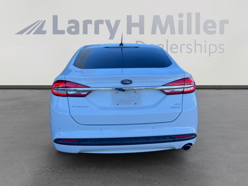 Used 2017 Ford Fusion SE w/ Fusion SE Technology Package image 4