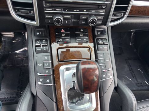 Used 2014 Porsche Cayenne GTS image 27