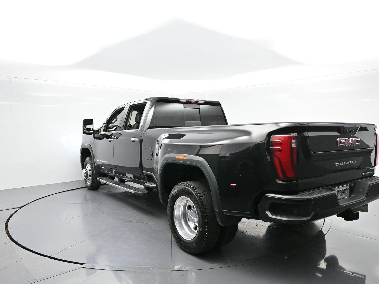 Used 2024 GMC Sierra 3500 Denali w/ Denali Reserve Package AWD/4WD image 3