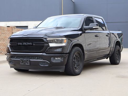 Used 2019 RAM 1500 Laramie AWD/4WD image 2