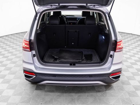 Used 2024 Volkswagen Taos SE image 33