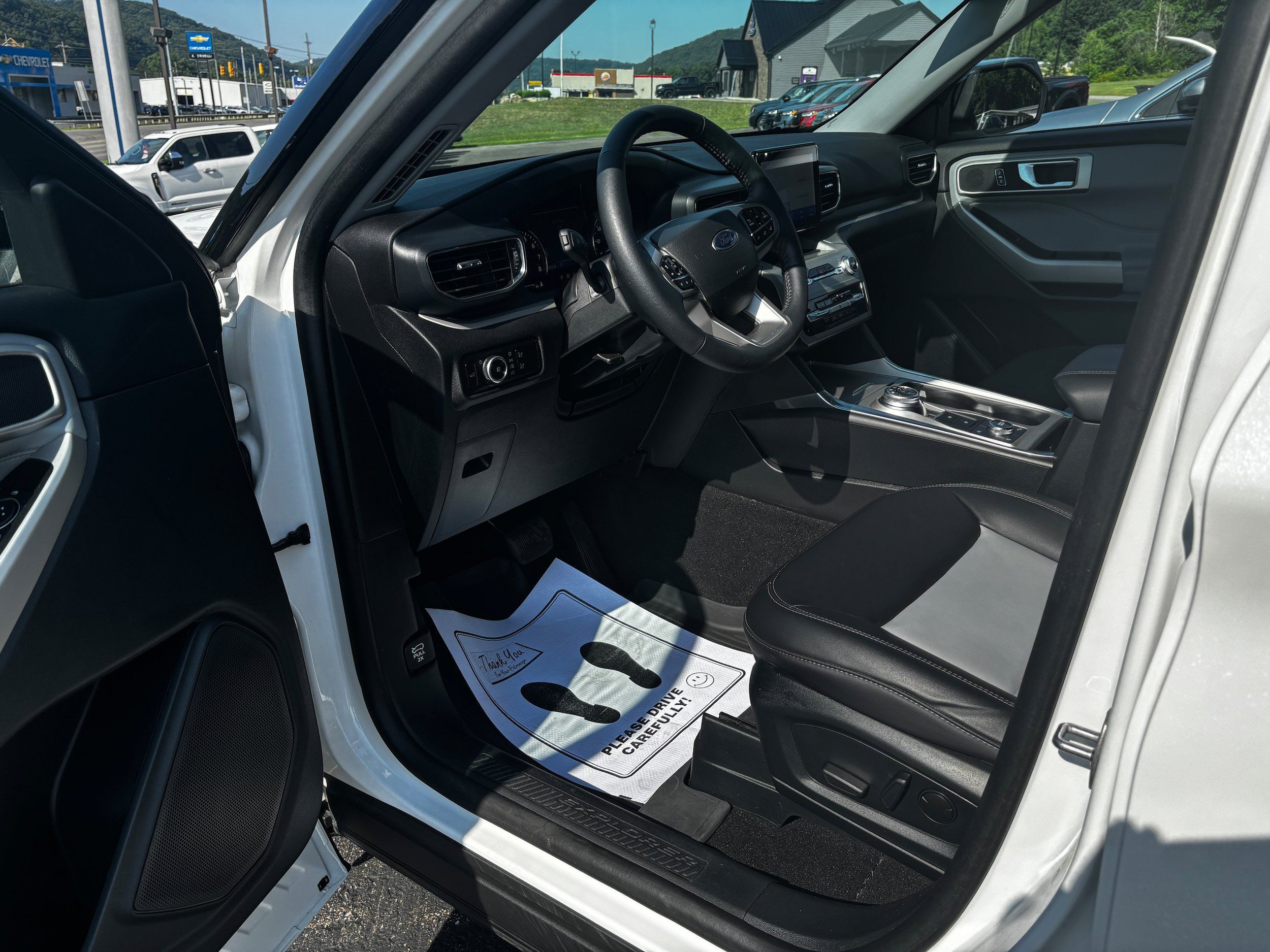 Used 2024 Ford Explorer XLT w/ Equipment Group 202A AWD/4WD image 14