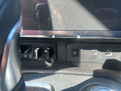 Used 2024 Nissan Armada SV AWD/4WD image 32