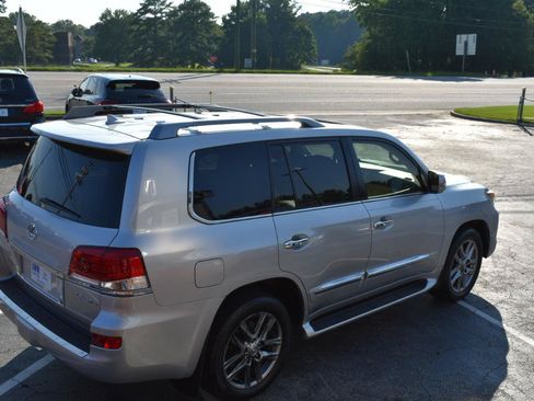 Used 2013 Lexus LX 570 4WD w/ Luxury Pkg image 5