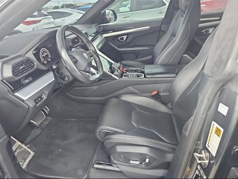 Used 2020 Lamborghini Urus image 3