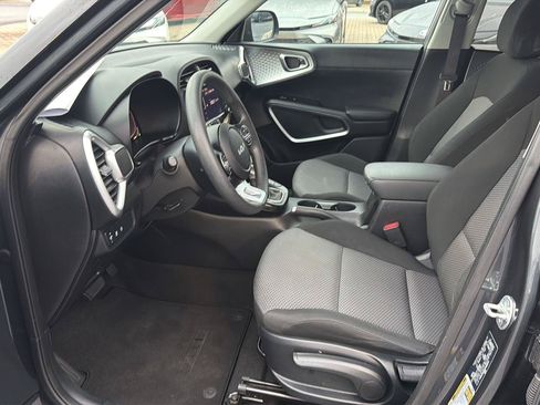 Used 2024 Kia Soul LX w/ Option Group 015 FWD image 10