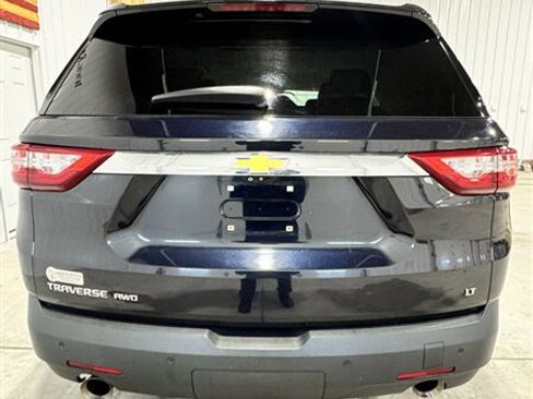 Used 2020 Chevrolet Traverse LT w/ LT Premium Package image 5