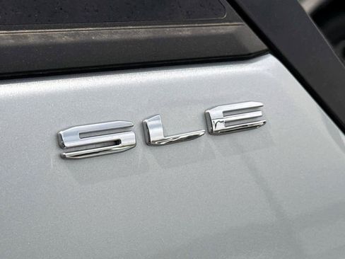 Used 2022 GMC Terrain SLE w/ Driver Convenience Package AWD/4WD image 8