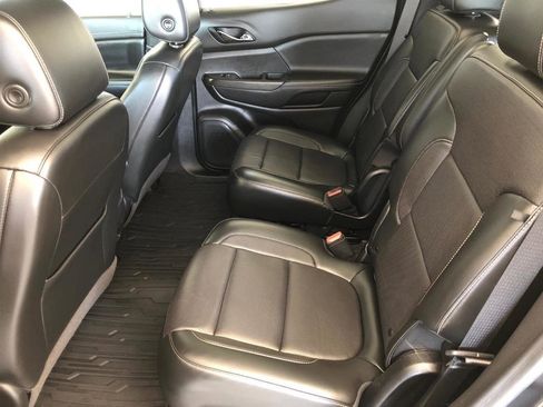 Used 2020 GMC Acadia SLT w/ Driver Alert Package II image 8