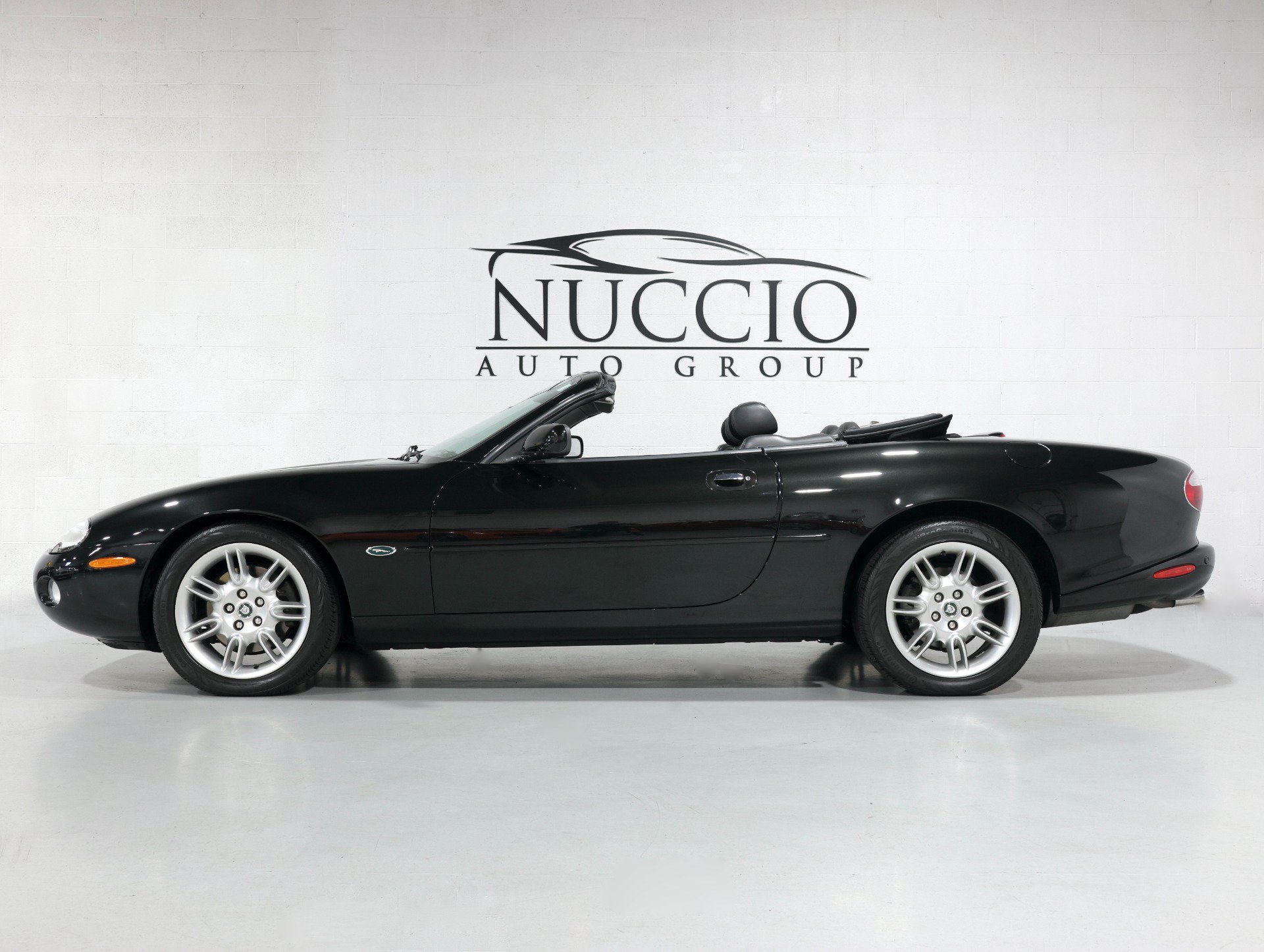 Used 2001 Jaguar XK8 Convertible RWD image 2