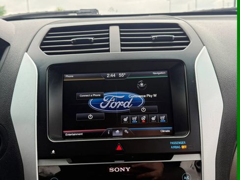 Used 2015 Ford Explorer Limited w/ Equipment Group 301A AWD/4WD image 34