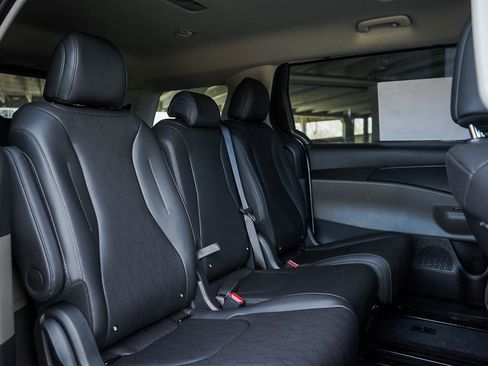 New 2026 Kia Carnival FWD image 12
