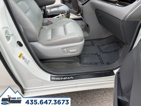 Used 2015 Toyota Sienna XLE Premium FWD image 40