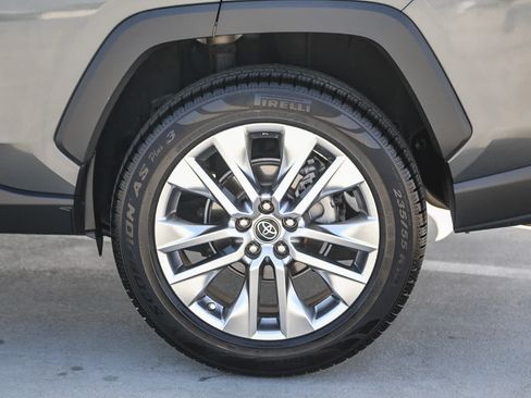Certified 2019 Toyota RAV4 XLE Premium AWD/4WD image 11