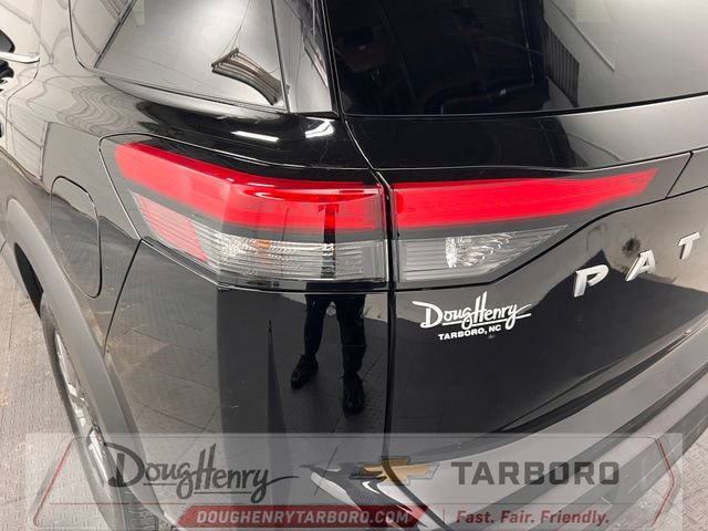 Used 2025 Nissan Pathfinder SV FWD image 14