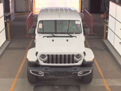 Used 2025 Jeep Wrangler Unlimited Sahara w/ Safety Group AWD/4WD image 3