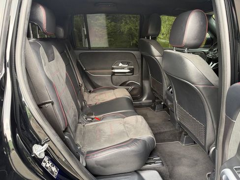 Used 2021 Mercedes-Benz GLB 250 4MATIC image 30
