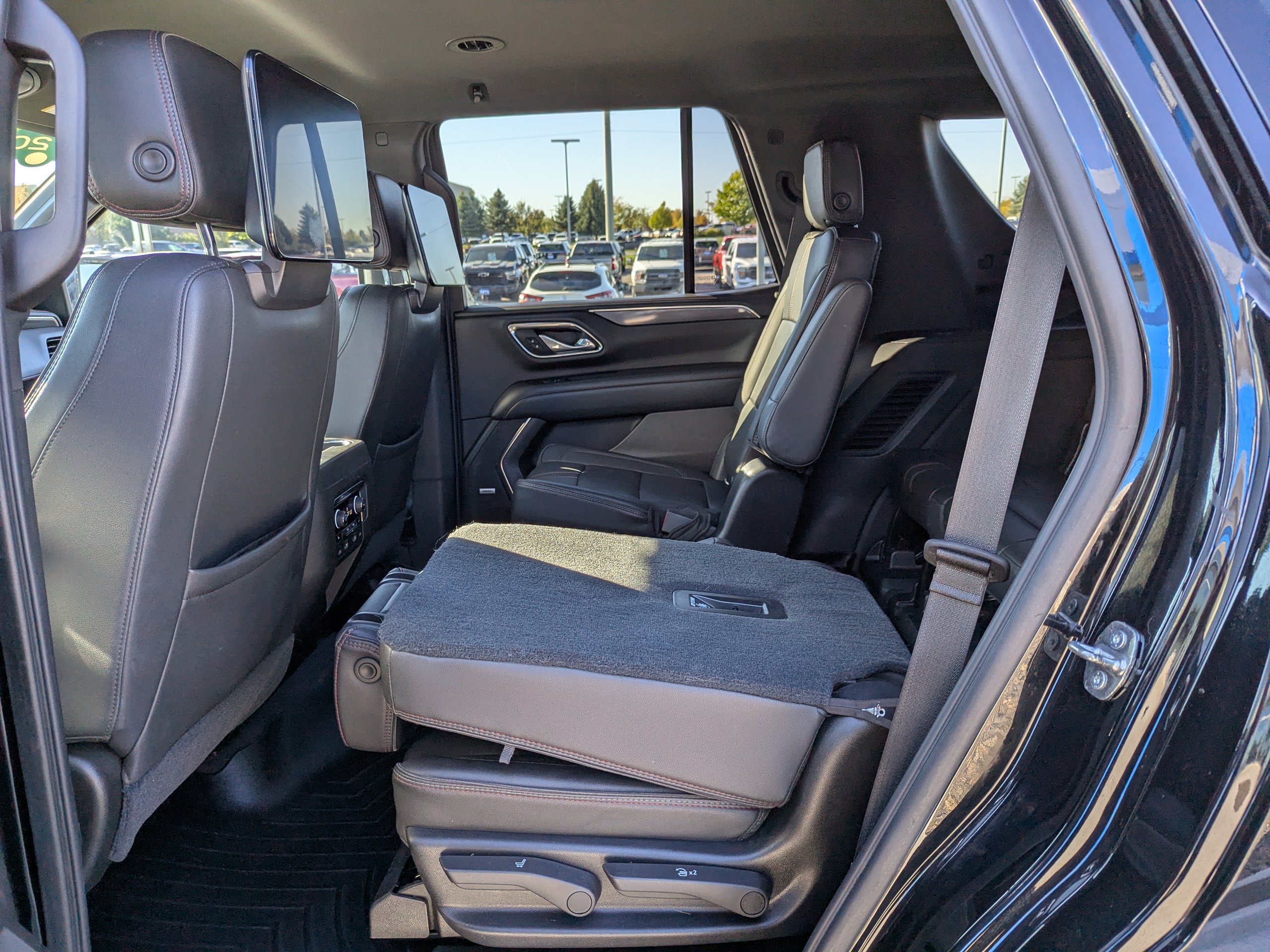 Certified 2021 Chevrolet Tahoe RST w/ Luxury Package AWD/4WD image 34