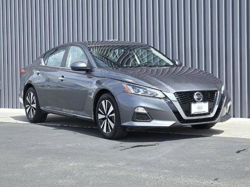 Certified 2021 Nissan Altima 2.5 SV w/ SV Premium Package AWD/4WD image 1
