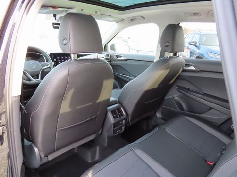 New 2026 Volkswagen Taos SE image 23