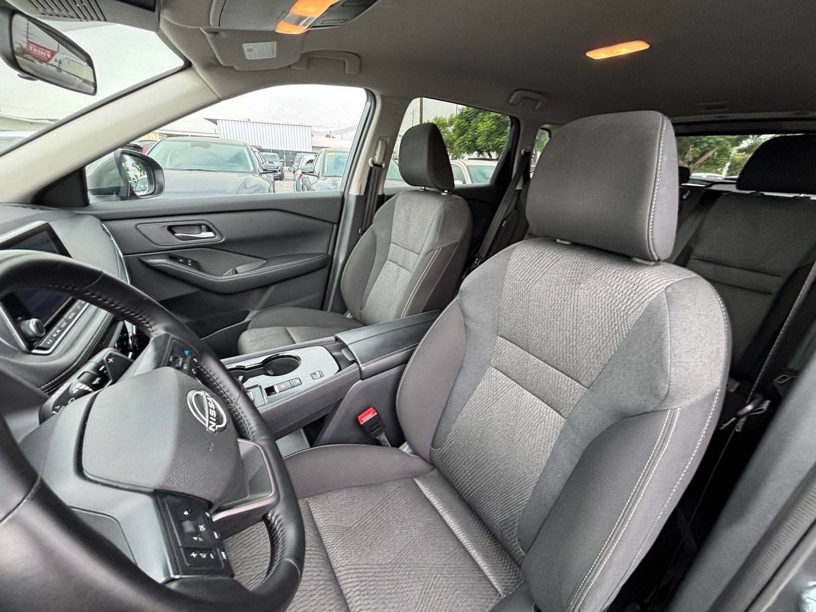 Used 2025 Nissan Rogue SV FWD image 37