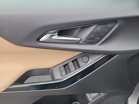 Used 2025 Chevrolet Equinox ACTIV w/ Convenience Package III image 7