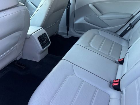 Used 2017 Volkswagen Passat 1.8T SE w/ SE Lighting Package image 25