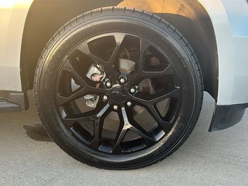 Used 2018 Chevrolet Tahoe LT RWD image 16