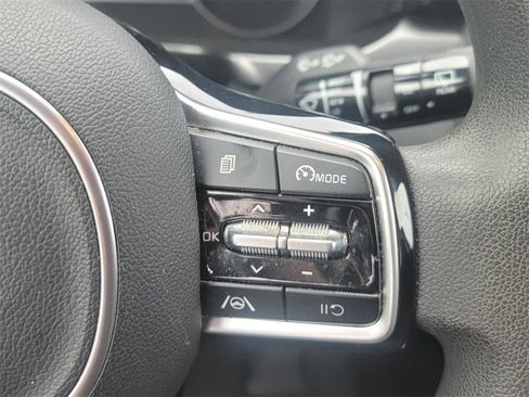 Used 2023 Kia Sorento LX image 19