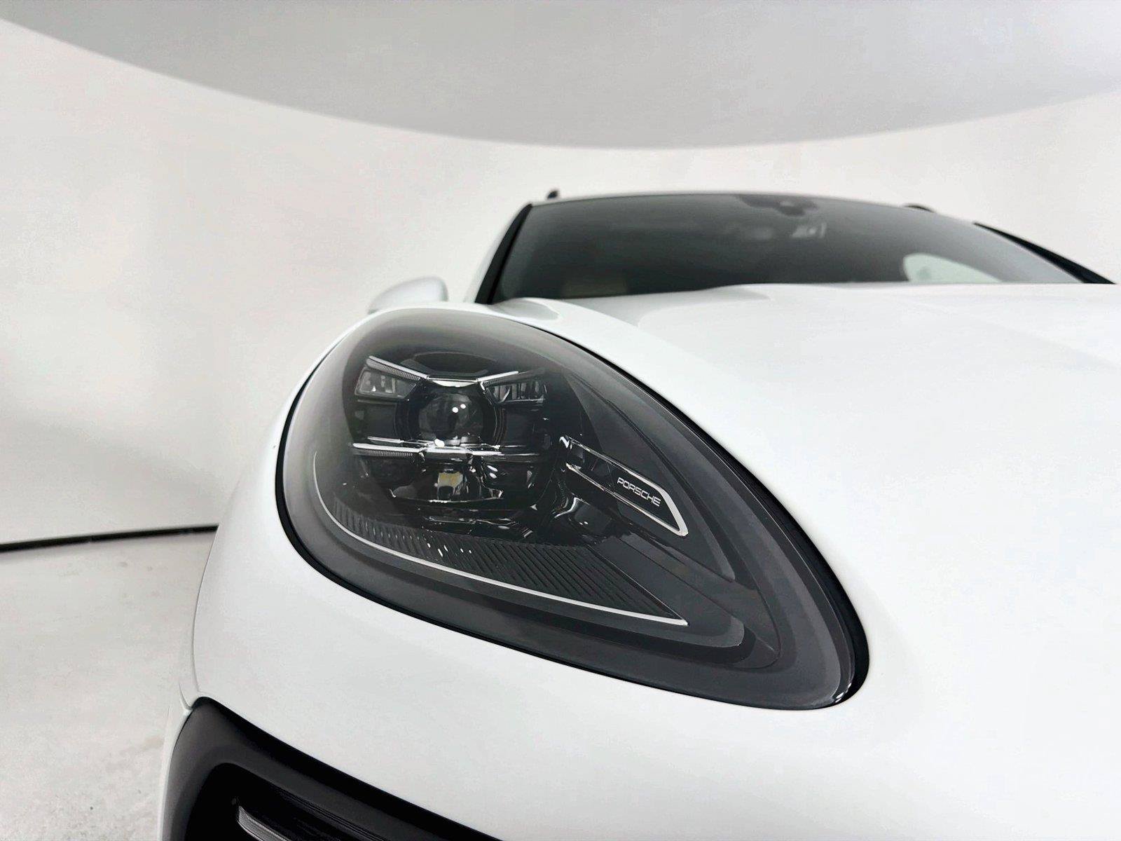 Certified 2026 Porsche Macan AWD/4WD image 33