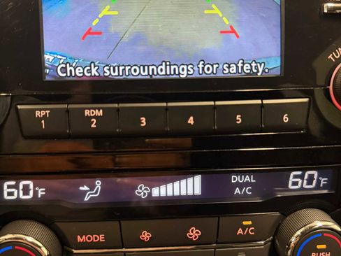 Used 2018 Nissan Rogue Sport SV w/ SV All-Weather Package AWD/4WD image 39