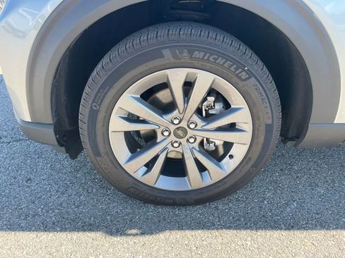 Used 2025 Ford Explorer Active w/ Active Comfort Package image 10