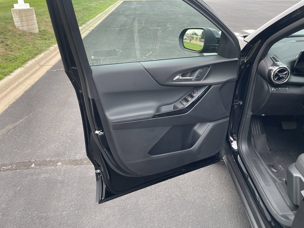 Used 2026 Chevrolet Equinox LT w/ LPO, Floor Liner Package AWD/4WD image 21