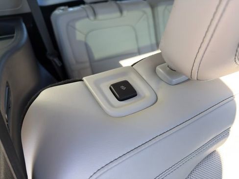 Used 2025 Lincoln Aviator Reserve w/ Equipment Group 201A image 14