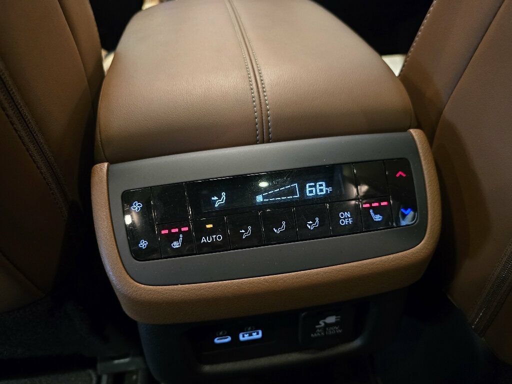 Used 2025 Nissan Pathfinder Platinum w/ Cargo Package AWD/4WD image 20