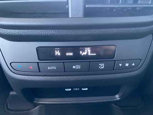 Used 2025 Honda Pilot EX-L image 12