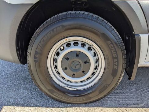 Used 2025 Mercedes-Benz Sprinter 2500 image 10