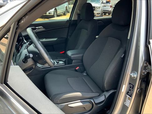 Used 2023 Kia Sportage LX image 8
