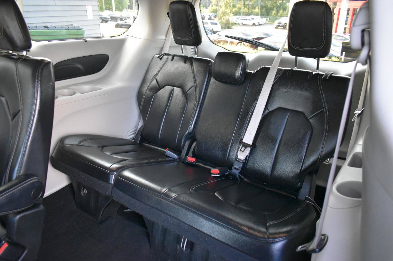 Used 2022 Chrysler Pacifica Touring-L FWD image 27