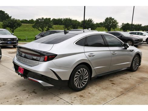 Certified 2025 Hyundai Sonata Limited FWD image 8