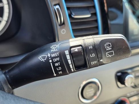 Used 2018 Kia Niro EX image 36