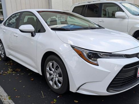Used 2025 Toyota Corolla LE w/ Convenience Package FWD image 6