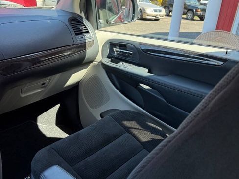Used 2017 Dodge Grand Caravan SE w/ Power Window Group FWD image 9
